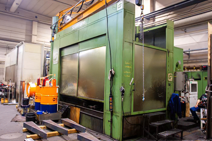 Vaakakarainen NC-työstökeskus SCHARMANN Holetec Industrial Oy